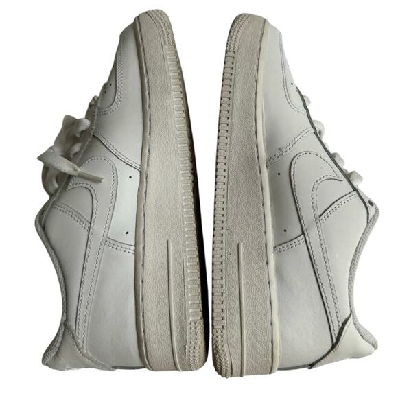 Nike Size 6Y Air Force 1 Low Top Sneakers Womens 7.5 Mens 6 Triple White - Picture 8 of 13